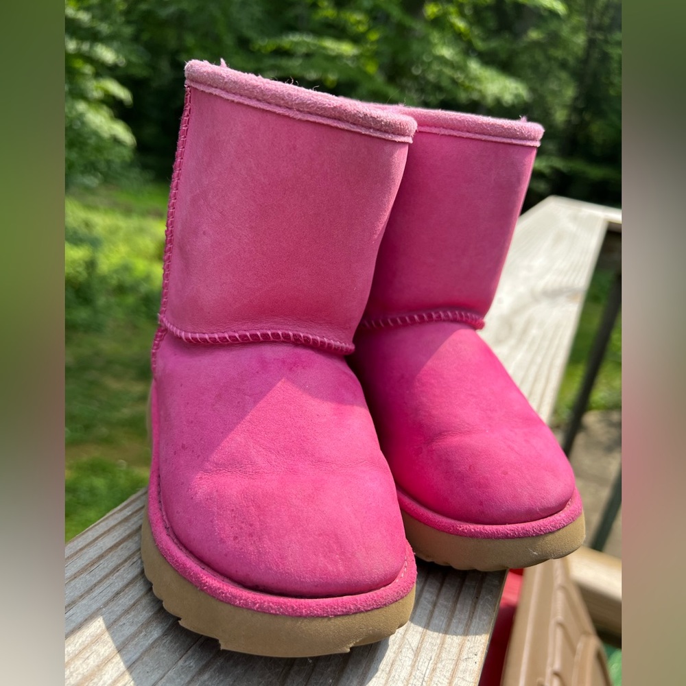 8T Pink Uggs